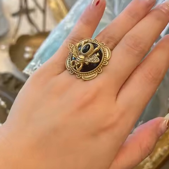 Antique Black Royal Bee Brass Ring - Picture 7 of 7